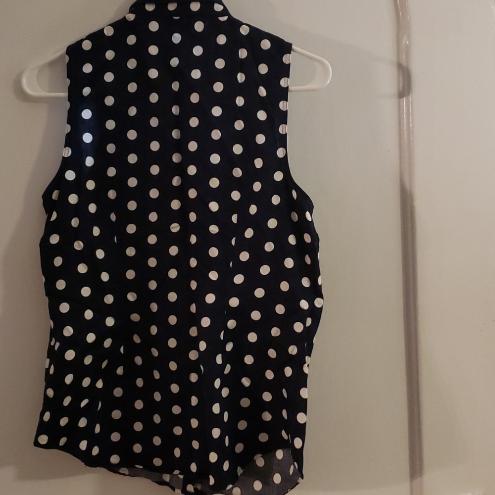 Sleeveless button down - Picture 3 of 6